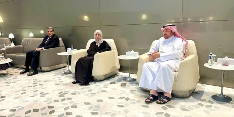 وزيرة الخارجية تصل الدوحة في ثاني محطات جولتها الخليجية