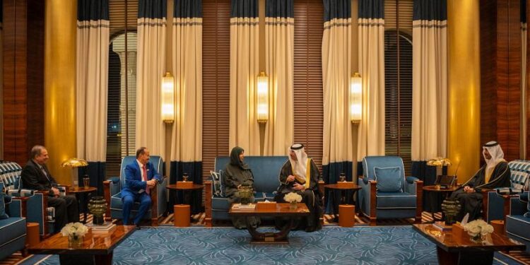 وزيرة الخارجية تصل المنامة في مستهل جولة خليجية