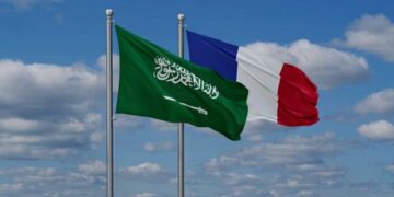 السعودية وفرنسا تؤكدان دعم مجلس القيادة الرئاسي وحماية حرية الملاحة البحرية