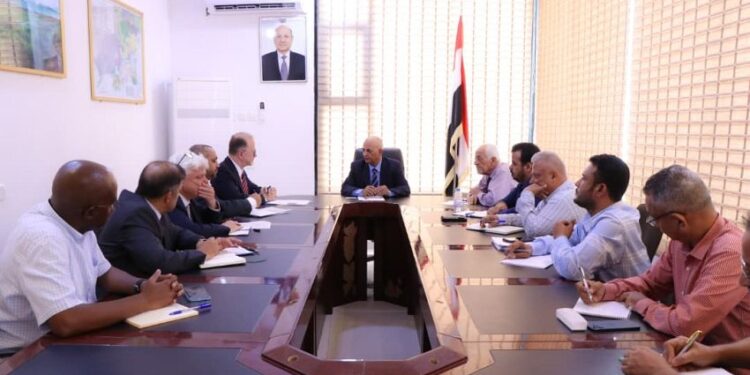 الشرجبي يبحث مع اليونيسف تعزيز التعاون في مجالات المياه والإصحاح البيئي