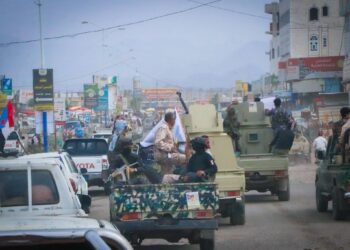الميليشيا تستهدف سيارتي مسافرين بالضالع وتصيب 3 مدنيين بينهم إمراة
