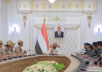 العرادة يستعرض مع اللجنة الأمنية العسكرية بمأرب الاوضاع علي البجهات