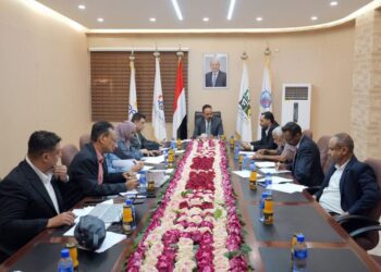 وزير الاشغال يناقش سير العمل لمشاريع مؤسسة العامة للطرق والجسور
