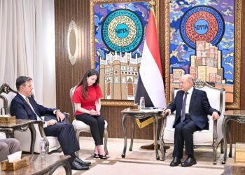 العليمي: استهداف ميناء المخا يكشف حرب المليشيات الممنهجة على مقدرات الشعب اليمني