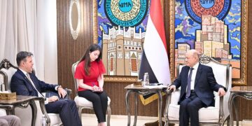 العليمي: استهداف ميناء المخا يكشف حرب المليشيات الممنهجة على مقدرات الشعب اليمني