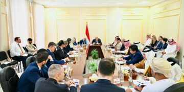 العليمي: مرحلة الاعتداء بلا كلفة انتهت وعلى المجتمع الدولي دعم الحكومة لإنهاء التهديد