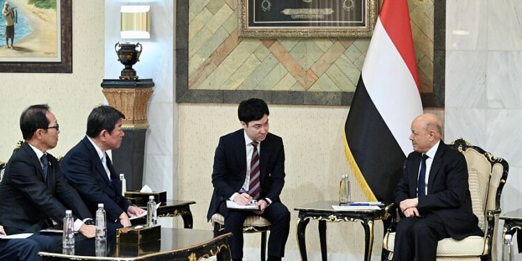 العليمي يشيد بالرؤية اليابانية للشراكة مع اليمن وحماية أمن الممرات البحرية