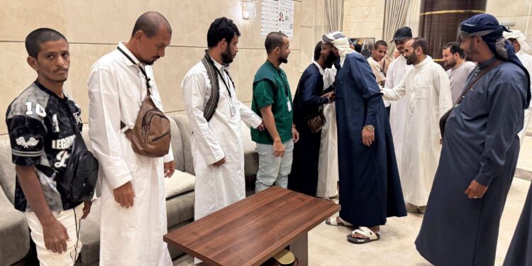 وكيل قطاع الحج يتفقد مساكن المعتمرين ويطلع على أوضاع 49 معتمرًا من الصم والبكم