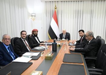 مجلس القيادة   يشيد بوحدة مؤسسات الدولة وقدراتها المتنامية لردع تهديدات المليشيات