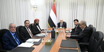 مجلس القيادة يشيد بوحدة مؤسسات الدولة وقدراتها المتنامية لردع تهديدات المليشيات