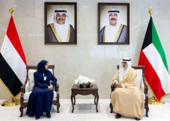 وزيرة الخارجية تبحث مع نظيرها الكويتي سبل تعزيز وتطوير العلاقات الثنائية