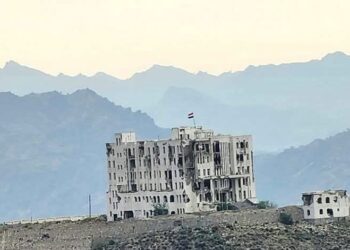 المليشيات   تستهدف المجمع القضائي وسط مدينة تعز