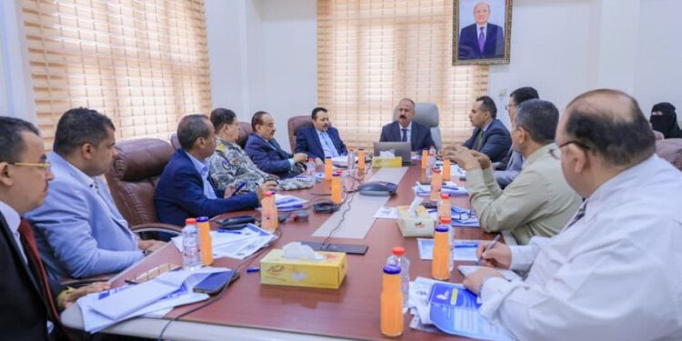 وزير النقل يناقش أوضاع هيئة الشئون البحريه واحتياجاتها