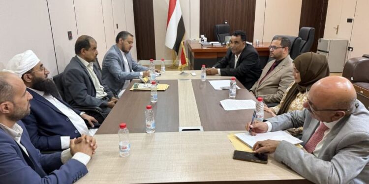اجتماع بعدن يناقش تطوير الأطر القانونية لحماية أموال وأراضي الوقف