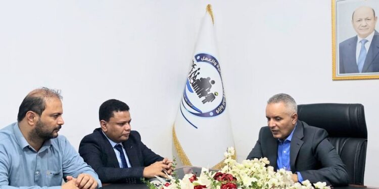 وزير الشؤون الاجتماعية يناقش   إعادة تأهيل الجمعيات والتعاونيات الزراعية والسمكية