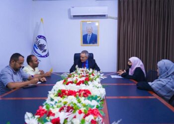 الوزير اليافعي يناقش أوضاع مركز النور ويؤكد اعتماد 63 وظيفة للمكفوفين