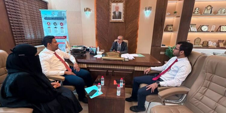 وزير الصحة يطلع على الأوضاع الصحية بساحل حضرموت