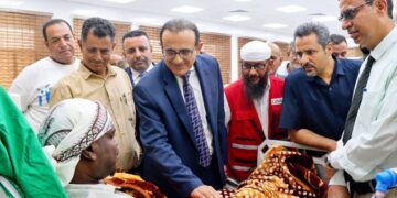 وزير الصحة ومحافظ لحج يدشِّنان مركز الغسيل الكلوي بمستشفى (ابن خلدون)