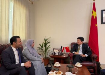جعسوس بعدعودتها وزيرة للمرأه .. تلتقي بالقائم بالاعمال الصيني