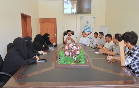 الوحدة التنفيذية للنازحين بمأرب تبحث  تعزيز الرصد والاستجابة لقضايا المدنيين