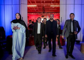 افتتاح معرض «أبعد من الحرب بقليل» بالمكلا واعلان مخرجات مشروع المناصرة الثقافية