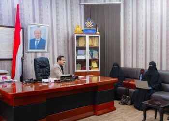 محافظ شبوة يناقش واقع العمل النسوي وتعزيز الإجراءات الرقابية على الأسواق