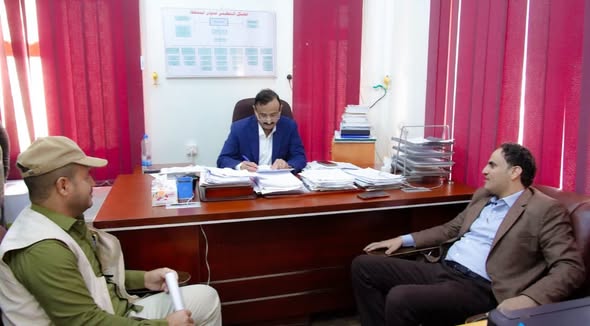 محافظ شبوة يطلع على اوضاع فرع المؤسسة العامة للطرق والجسور