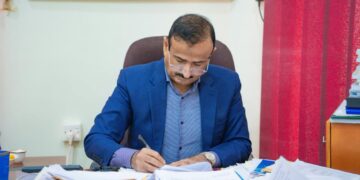محافظ شبوة يؤكد على أهمية الدور الإنساني والتعليمي لجمعية رعاية وتأهيل المعاقين
