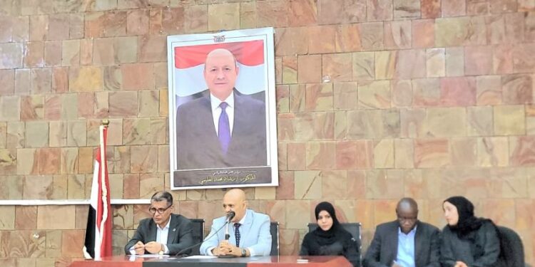 محافظ تعز يناقش مع المنظمات الدولية والمحلية خطة الإستعداد والاستجابة للطوارئ