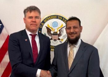 محافظ عدن يبحث مع القائم بأعمال السفير الأمريكي الاعتداءات الحوثية على الملاحة