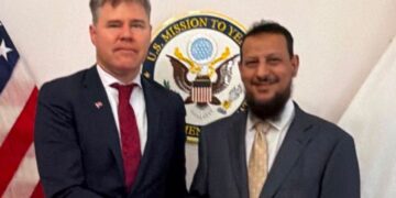 محافظ عدن يبحث مع القائم بأعمال السفير الأمريكي الاعتداءات الحوثية على الملاحة