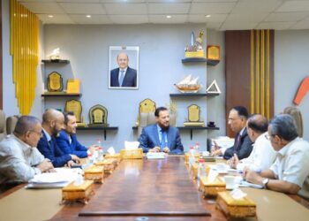 محافظ عدن يشدد على ضرورة تحسين وتطوير الأداء الجمركي