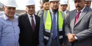 وزير الأشغال ومحافظ عدن يدشنان مشروع صيانة وترميم جسر البريقة القديم
