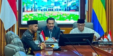 بلفقيه يبحث مع عمدة باندونغ الاندونيسية تعزيز التعاون المشترك