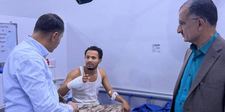 وكيل لحج يتفقَّد جرحى اللواء الرابع حزم