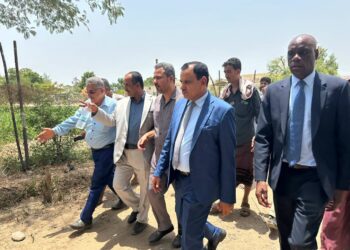 وزير الزراعة ومحافظ لحج يعقدان اجتماعًا ويتفقدان مبنى مكتب الوزاره بالمحافظة
