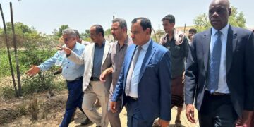 وزير الزراعة ومحافظ لحج يعقدان اجتماعًا ويتفقدان مبنى مكتب الوزاره بالمحافظة