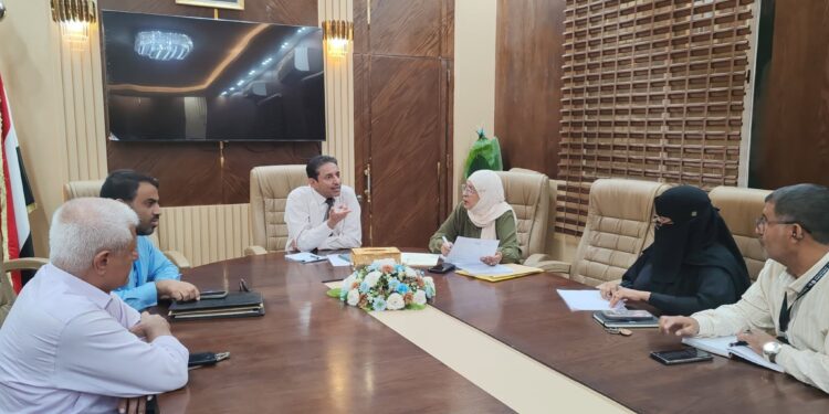 اللجنة الفنية للطوارئ تناقش آليات تعزيز منظومة الاستجابة وتفعيل غرف العمليات بالمحافظات