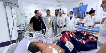 وكيل  مأرب يزور جرحى الجيش جراء الاعتداء الغادر للمليشيات