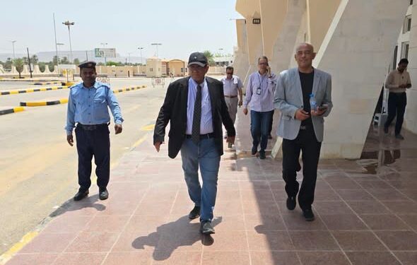رئيس هيئة الطيران يتفقد مطار سيئون الدولي ويطّلع على مشاريع التطوير والتحسين