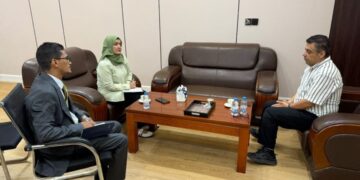 المقطري تبحث مع الابارة تطوير الأطر المؤسسية والتنظيمية لملفي النزوح والهجرة غير النظامية