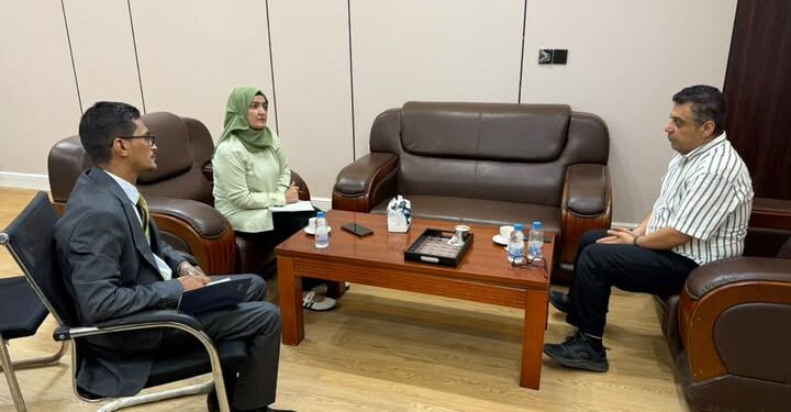 المقطري تبحث مع الابارة تطوير الأطر المؤسسية والتنظيمية لملفي النزوح والهجرة غير النظامية