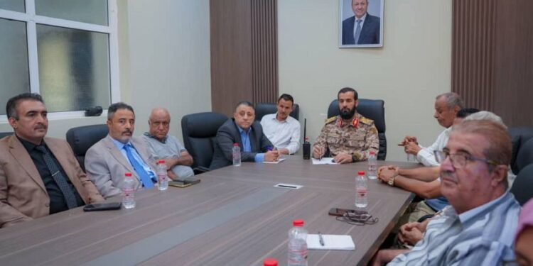 محافظ أبين يؤكد رفع الجاهزية الأمنية والخدماتية