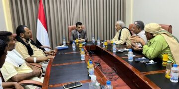 وزير الدولة يطلع على الأوضاع الإنسانية للنازحين من الوازعية
