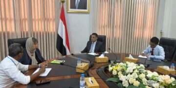 وزير الدولة يبحث مع مكتب تنسيق الشؤون الإنسانية  تعزيز الاستجابة الإنسانية ومعالجة النزوح الطارئ