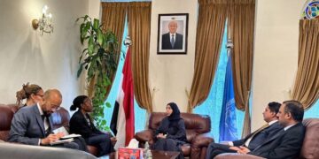 وزيرة الخارجية تبحث مع رئيسة مجموعة الأزمات الدولية تداعيات التصعيد الحوثي