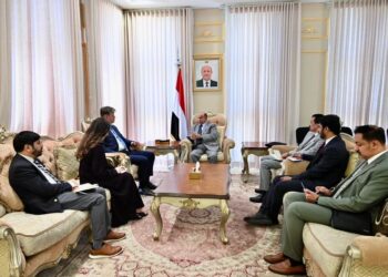 الخنبشي يبحث مع القائم بالأعمال   الأمريكي مستجدات الأوضاع وتعزيز التعاون المشترك