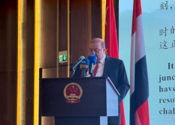 رئيس مجلس النواب يؤكد عمق العلاقات التاريخية بين اليمن والصين