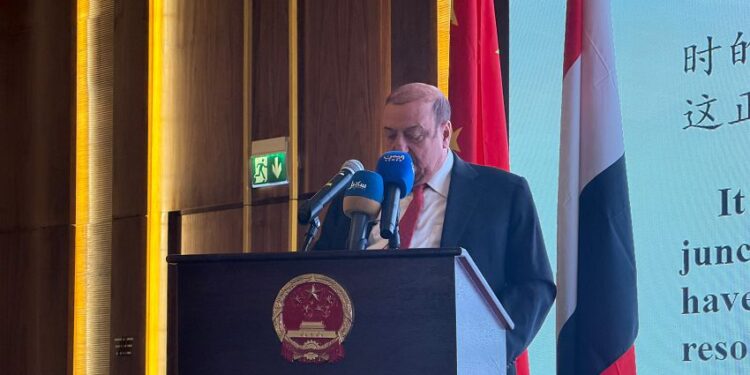 رئيس مجلس النواب يؤكد عمق العلاقات التاريخية بين اليمن والصين