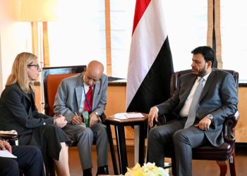 عبدالله العليمي يبحث مع قيادات البنك الدولي تعزيز الشراكة ودعم مؤسسات الدولة